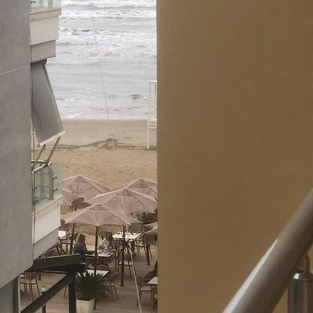Sun & Sea Apartment Durrës Esterno foto